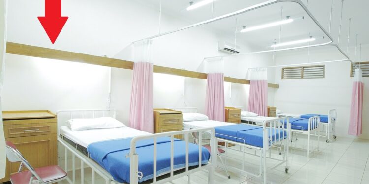 Hyvinvoinnin alasajo? Sairaaloita ollaan karsimassa