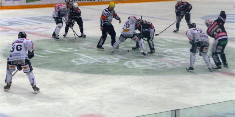 Kiekko-Espoo aloitti Liigassa