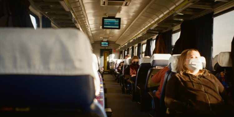 Liputtomien matkustajien poistaminen junasta aiheuttaa päänvaivaa