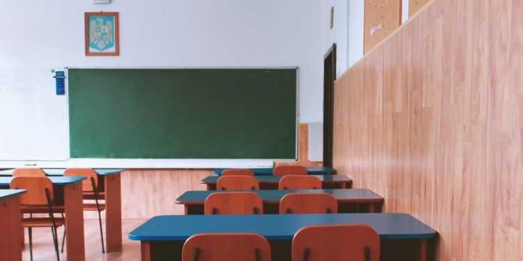 Poika kävi tytön kimppuun koulupäivän jälkeen