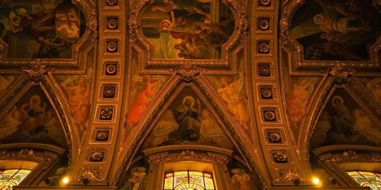 Poliitikko ampui kristinuskon symboleja