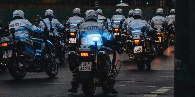 Saksan poliisin mitta täynnä räyhävasemmistoa