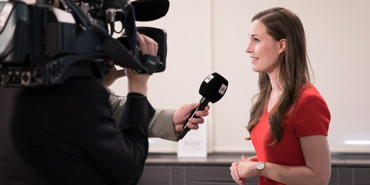 Yleltä 10-osainen draamasarja "Sanna Marin Miljoonat seuraa”