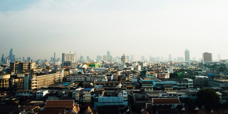 Thaimaa jakaa kansalaisille rahaa