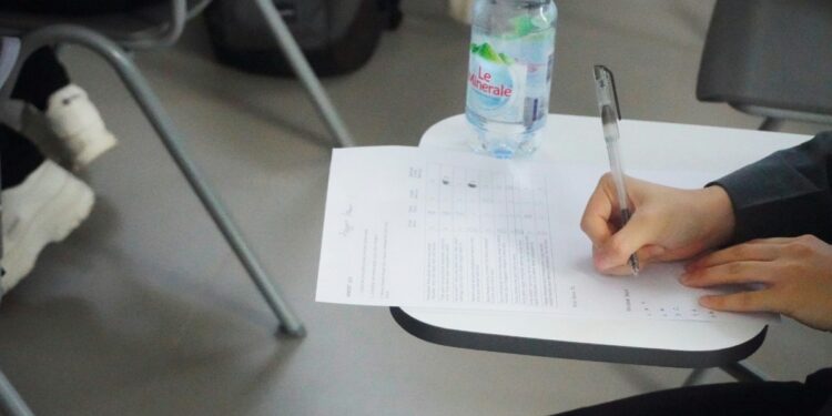 Ylioppilaskokeissa saa nyt helpommin Laudaturin